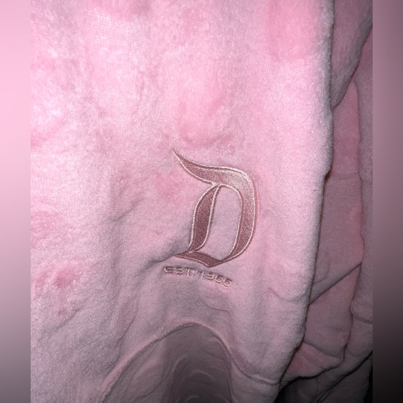 Disneyland fuzy long sleeve - Picture 3 of 6